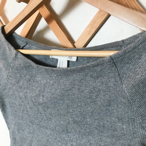 Forever 21 Grey Crop 3/4 Length Sleeve Top - Picture 2 of 4
